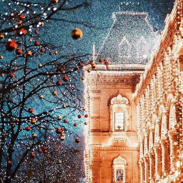 รูปภาพ:http://static.boredpanda.com/blog/wp-content/uploads/2016/01/moscow-city-looked-like-a-fairytale-during-orthodox-christmas-7__700.jpg