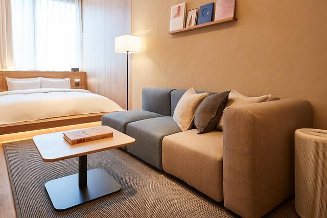 รูปภาพ:https://hotel.muji.com/ginza/wp-content/themes/mujihotelginza/img/rooms_type_c_2.jpg