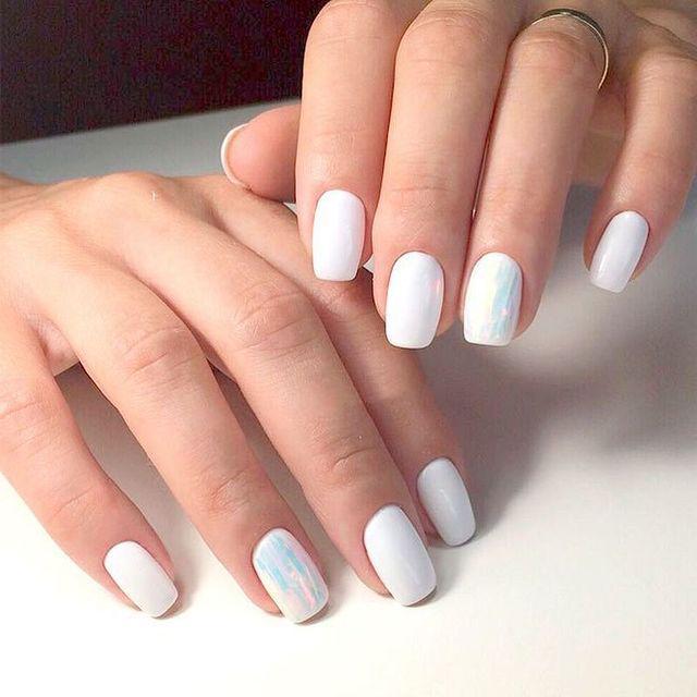 รูปภาพ:https://www.fashionstar.xyz/wp-content/uploads/2018/12/48-Classy-White-Nail-Art-You-Should-Try-2019-10.jpeg