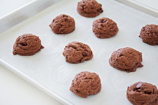 รูปภาพ:https://onelittleproject.com/wp-content/uploads/2019/03/brownie_cookies_3.jpg