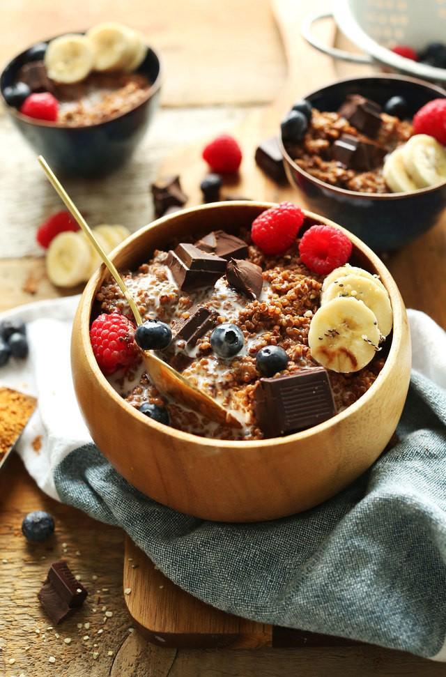 รูปภาพ:https://minimalistbaker.com/wp-content/uploads/2015/09/7-Ingredient-DARK-CHOCOLATE-Quinoa-Breakfast-Bowl-Full-of-antioxidants-fiber-and-protein-vegan-glutenfree-breakfast-recipe-healthy.jpg
