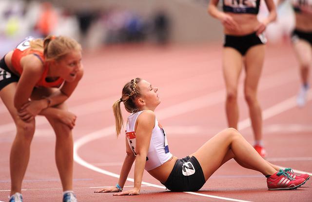 รูปภาพ:http://blogs.bmj.com/bjsm/files/2015/05/tired-athletes.jpg