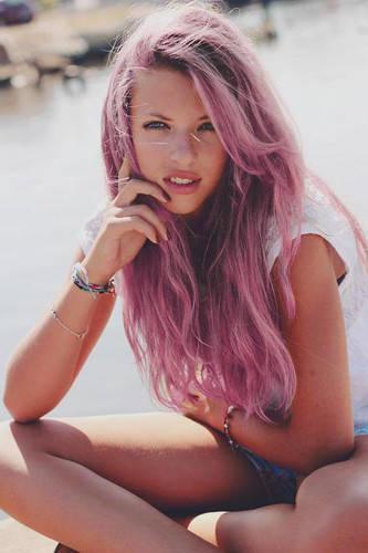 รูปภาพ:http://cdnstatic.visualizeus.com/thumbs/ae/3c/girl,hair,pretty,purple-ae3c176750b719784772f6dff8ad5df5_h.jpg
