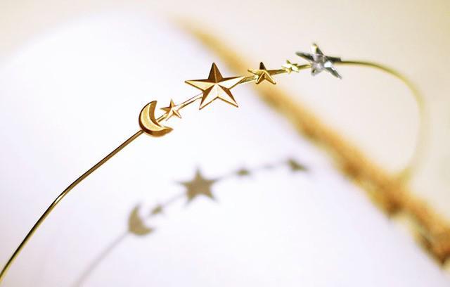 รูปภาพ:http://www.lovemaegan.com/wp-content/uploads/2017/12/DIY-Celestial-Stars-and-Moons-headband-crown-7.jpg