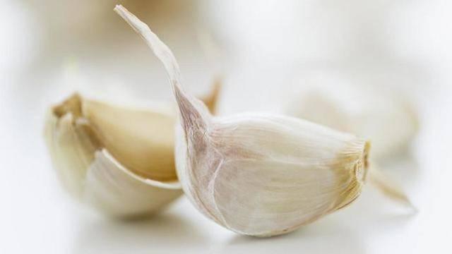 รูปภาพ:http://cx.aos.ask.com/question/aq/700px-394px/much-minced-garlic-equals-one-clove_78885fb322ef0e51.jpg