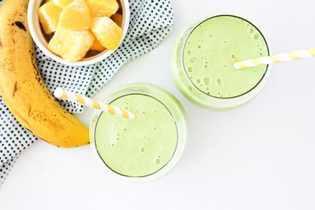 รูปภาพ:https://onelittleproject.com/wp-content/uploads/2018/09/tropical_green_smoothie_3.jpg