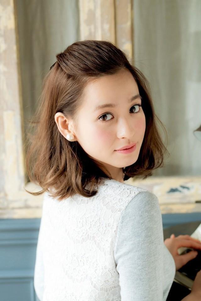 รูปภาพ:http://media.sabay.com/media/Kanha/2018/Fashion-Beauty/Hair/hair-20/5b67faf56f3fa_1533541080_large.jpg