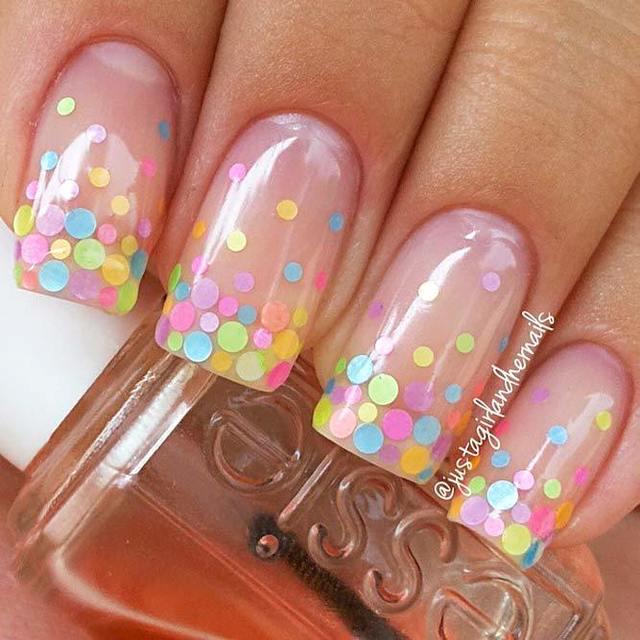 รูปภาพ:https://naildesignsjournal.com/wp-content/uploads/2018/02/easter-nails-designs-transparent-base-colofful-kamifubuki.jpg