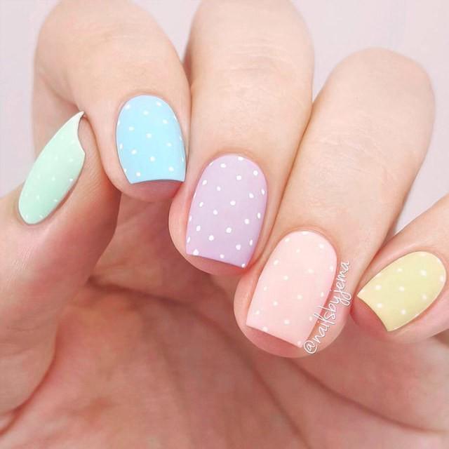 รูปภาพ:https://naildesignsjournal.com/wp-content/uploads/2018/02/easter-nails-designs-polka-dots-pastel-base.jpg