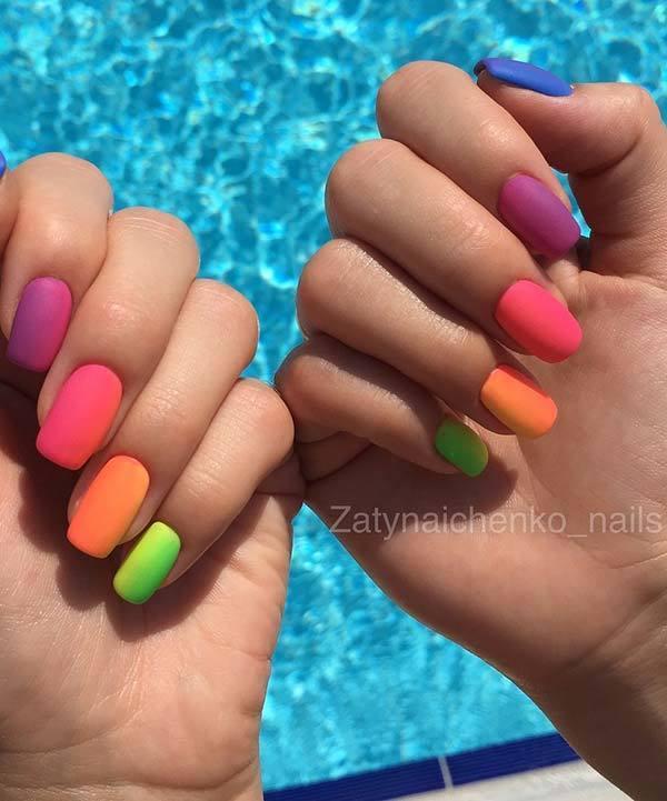 รูปภาพ:https://stayglam.com/wp-content/uploads/2019/04/Colorful-Gradient-Nails.jpg