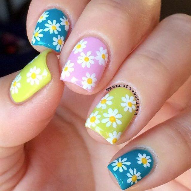 รูปภาพ:https://naildesignsjournal.com/wp-content/uploads/2018/02/easter-nails-designs-colorful-base-daisy-pattern.jpg
