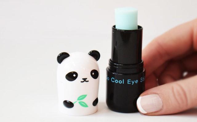 รูปภาพ:https://k-beauty-europe.com/korean-skin-care-and-makeup/wp-content/uploads/2018/09/Review-Tonymoly-Pandas-Dream-So-Cool-Eye-Stick-de-puffing-Cooling-Eye-Cream-from-Korea-Korean-skin-care-K-Beauty-Blog-Europe-02-768x475.jpg