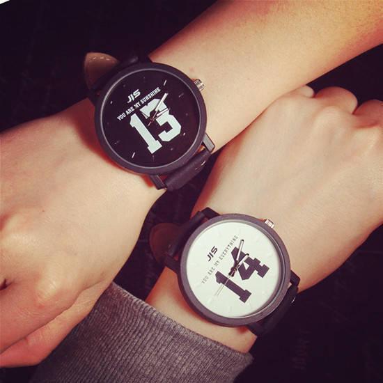 รูปภาพ:http://g01.a.alicdn.com/kf/HTB1R2lQKXXXXXXtXFXXq6xXFXXXY/Genuine-Leather-Strap-Menand-women-s-lover-Watches-couple-student-wrist-watch-1314-love-font-b.jpg