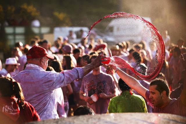 รูปภาพ:http://gpsemirates.com/gps/2015/05/haro-wine-festival.jpg