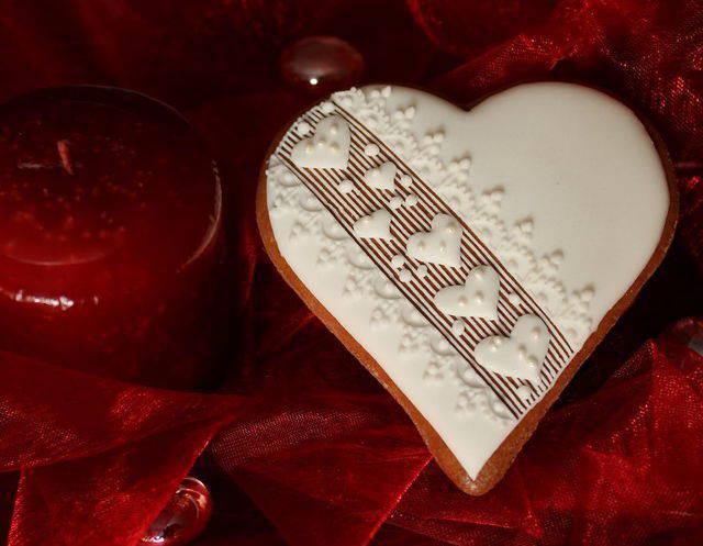 รูปภาพ:http://static.boredpanda.com/blog/wp-content/uploads/2016/01/how-to-decorate-gingerbread-for-valentines-day-11__880.jpg