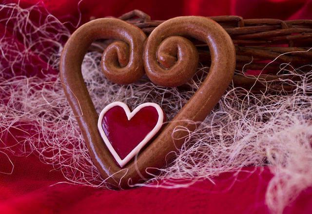 รูปภาพ:http://static.boredpanda.com/blog/wp-content/uploads/2016/01/how-to-decorate-gingerbread-for-valentines-day__880.jpg