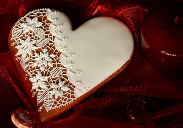 รูปภาพ:http://static.boredpanda.com/blog/wp-content/uploads/2016/01/how-to-decorate-gingerbread-for-valentines-day-3__880.jpg