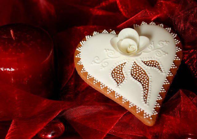รูปภาพ:http://static.boredpanda.com/blog/wp-content/uploads/2016/01/how-to-decorate-gingerbread-for-valentines-day-7__880.jpg