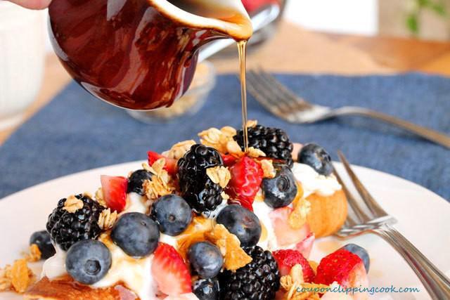 รูปภาพ:https://www.couponclippingcook.com/wp-content/uploads/2014/02/1-Yogurt-berry-pancake-rolls.jpg