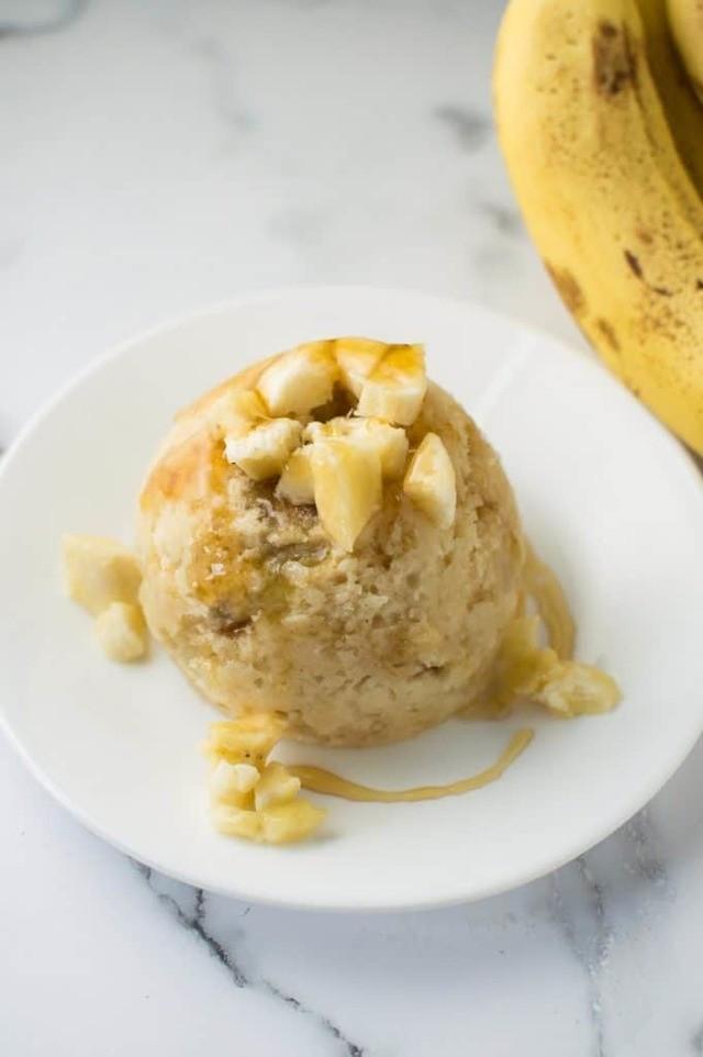 รูปภาพ:https://nibbleanddine.com/wp-content/uploads/2019/06/Honey-Peanut-Butter-Banana-Mug-Cake-on-Plate-681x1024.jpg