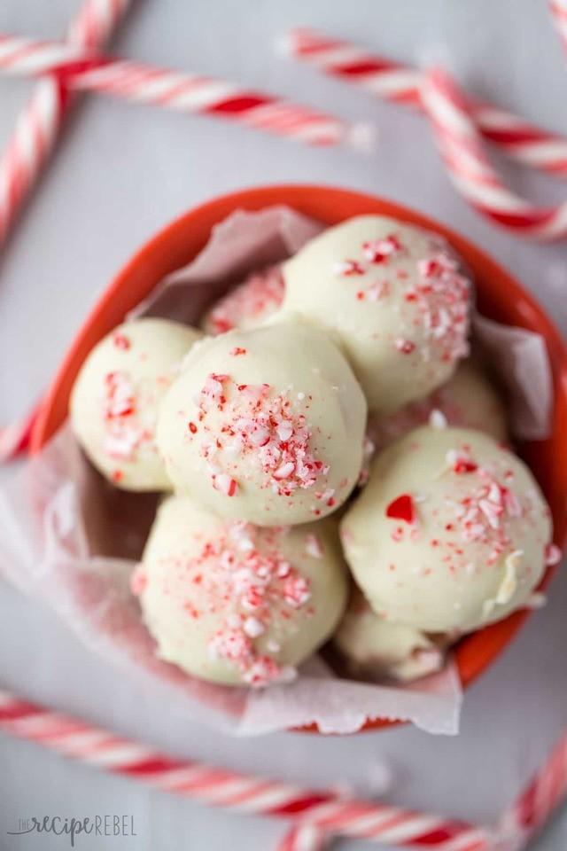 รูปภาพ:https://www.thereciperebel.com/wp-content/uploads/2015/11/White-Chocolate-Peppermint-Oreo-Truffles-www.thereciperebel.com-2-of-5.jpg