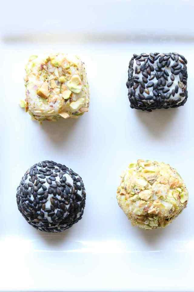 รูปภาพ:https://www.storyofakitchen.com/images/desserts/white-truffle-shapes.jpg