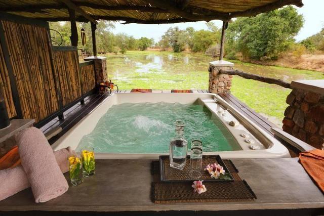 รูปภาพ:http://www.nationalgeographiclodges.com/content/dam/lodges/Photos/Destinations/Africa/Bushcamp/Interior/Mfuwe%20Lodge/Mfuwe-lodge_77e0227_8.adapt.945.1.jpg