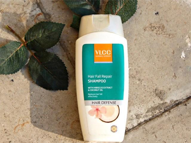 รูปภาพ:https://i0.wp.com/www.makeupandbeautyforever.com/wp-content/uploads/2019/02/VLCC-Hibiscus-Coconut-Oil-Hair-Fall-Repair-Shampoo-Review.jpg