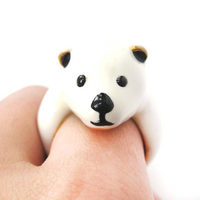 รูปภาพ:http://odditymall.com/includes/content/upload/these-cute-animal-rings-hug-your-fingers-2991.jpg