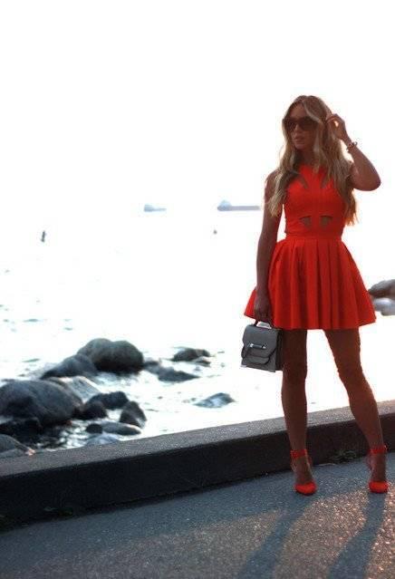 รูปภาพ:http://fashionsy.com/wp-content/uploads/2015/01/lovers-and-friends-red-dresseslook-main-single.jpg