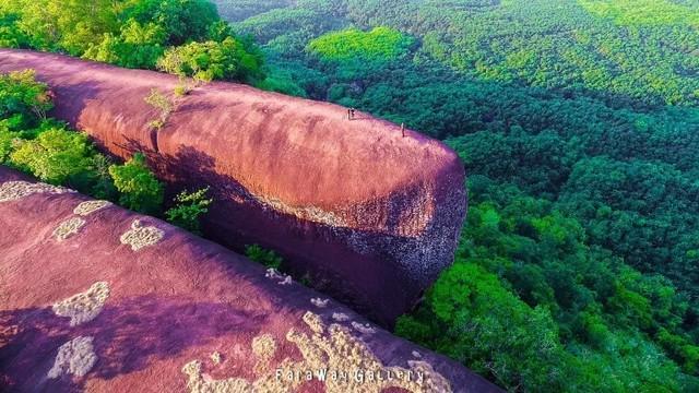 รูปภาพ:https://travel.mthai.com/app/uploads/2016/08/rock-whale-unseen-thai-1.jpg
