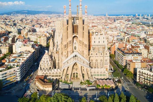 รูปภาพ:https://tourscanner.co/blog/wp-content/uploads/2018/09/Sagrada-Familia-tickets.jpg