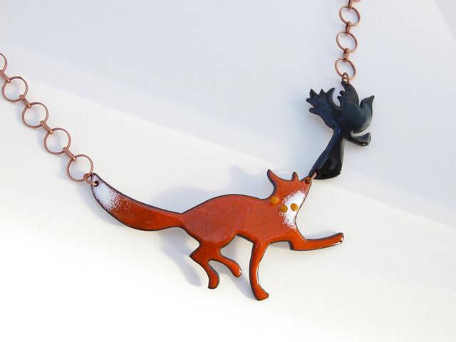 รูปภาพ:http://cdn.shopify.com/s/files/1/0189/0310/products/Fox_jewelry_fox_necklace_enamel_fox_pendant_FOX1.jpg