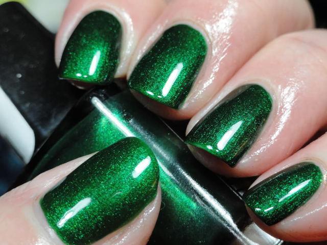 รูปภาพ:http://i1147.photobucket.com/albums/o545/cplumb93/green-nail-polish.jpg