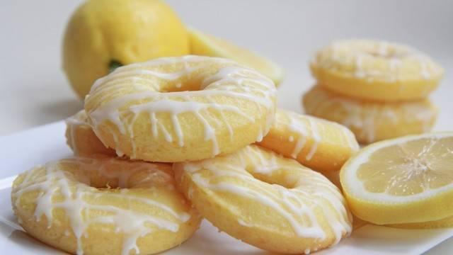 รูปภาพ:http://divascancook.com/wp-content/uploads/2014/04/lemon-cake-donuts-recipe-3.jpg