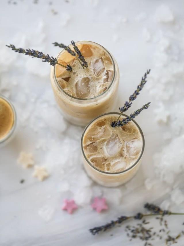 รูปภาพ:https://www.howsweeteats.com/wp-content/uploads/2018/03/lavender-vanilla-latte-I-howsweeteats.com-8.jpg
