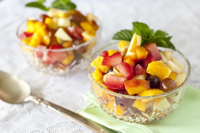รูปภาพ:https://eatingrichly.com/wp-content/uploads/2012/08/IMG_5956healthy-fruit-salad-recipe2.jpg
