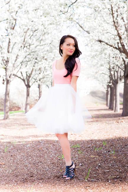 รูปภาพ:http://stylebyalina.com/wp-content/uploads/2014/03/tulle-skirt-and-cherry-blossom-outfit-style-by-alina-fashion-blog-space46boutique-0.jpg