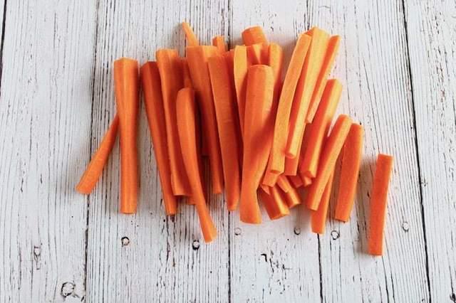 รูปภาพ:https://healyeatsreal.com/wp-content/uploads/2014/04/Baked-Carrot-fries-recipe-crispy.jpg