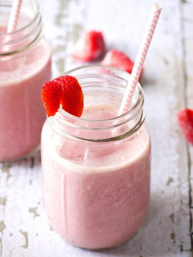รูปภาพ:http://www.healthyrecipeecstasy.com/wp-content/uploads/2014/07/frozen-strawberry-almond-smoothie-4.jpg