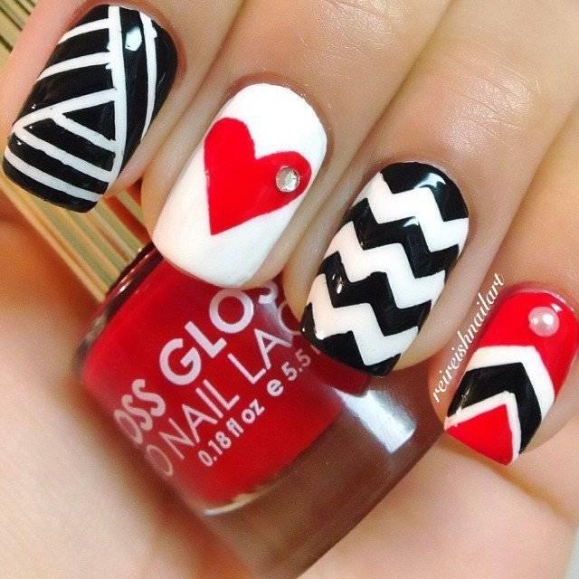 รูปภาพ:http://www.prettydesigns.com/wp-content/uploads/2016/01/Valentine-s-Day-Nail-Design-2.jpg