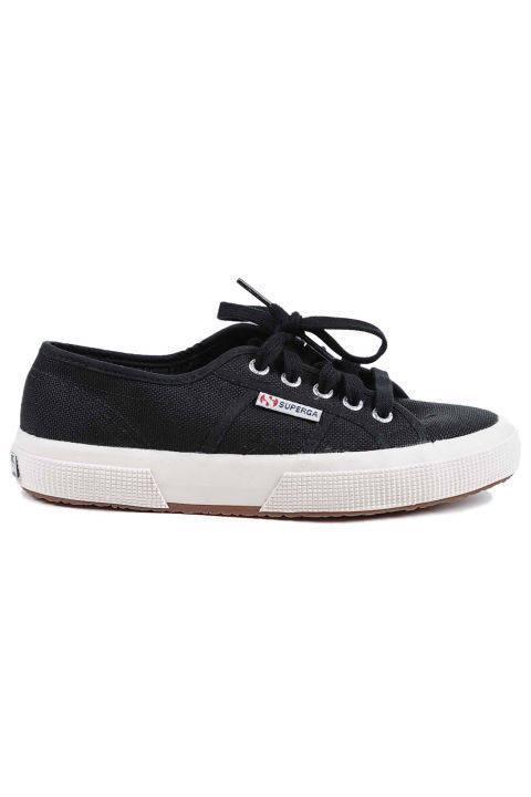 รูปภาพ:http://hbz.h-cdn.co/assets/cm/15/03/480x720/54bc002ac7b59_-_hbz-classic-shoes-to-own-18-sneakers-superga-sbz.jpg