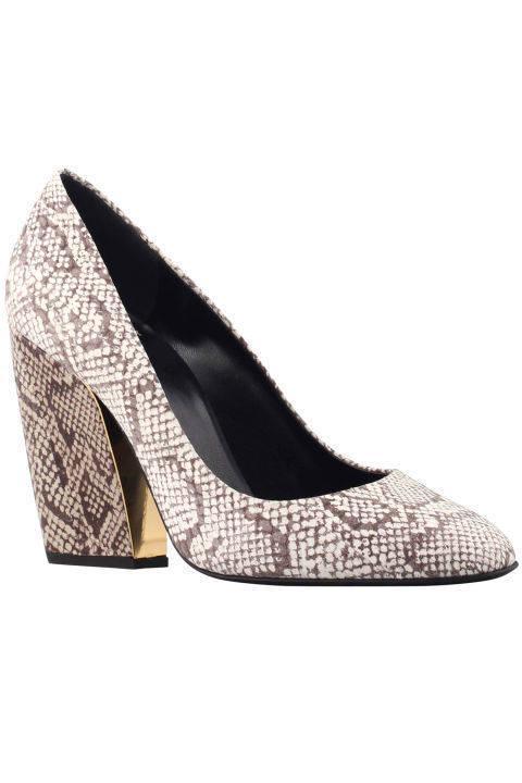 รูปภาพ:http://hbz.h-cdn.co/assets/cm/15/03/480x720/54bc00265b34c_-_hbz-classic-shoes-to-own-10-animal-print-pierre-hardy-sbz.jpg