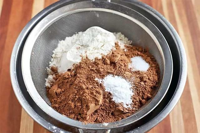 รูปภาพ:https://foodal.com/wp-content/uploads/2018/11/How-to-Make-Absolutely-Perfect-Dark-Chocolate-Cookies.jpg