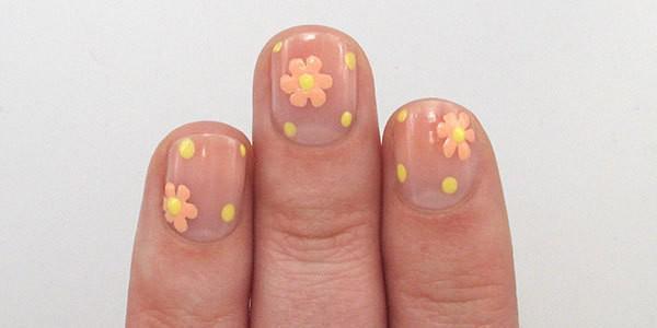 รูปภาพ:https://images.more.mdpcdn.com/sites/more.com/files/negative-space-flower-nail-art-tutorial_88355.jpg