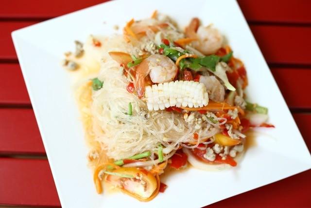 รูปภาพ:https://cdn.pixabay.com/photo/2015/08/21/06/30/vermicelli-salad-898496_1280.jpg