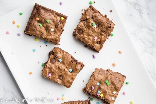 รูปภาพ:https://cookingwithawallflower.com/wp-content/uploads/2016/03/Chewy-Mocha-Brownies-2-1024x683.jpg