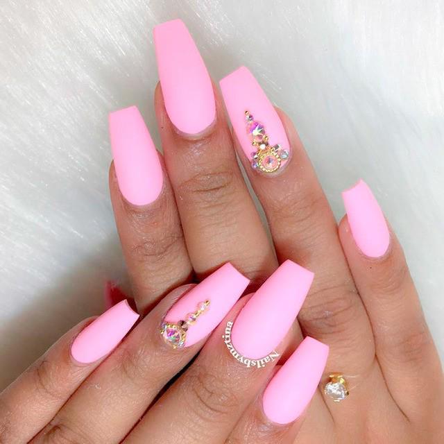 รูปภาพ:https://naildesignsjournal.com/wp-content/uploads/2017/03/sexy-pink-nail-designs-7.jpg