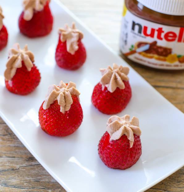 รูปภาพ:http://kirbiecravings.com/wp-content/uploads/2014/06/Nutella-cream-stuffed-strawberries-17.jpg