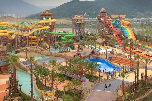 รูปภาพ:https://www.whitewaterwest.com/drive/uploads/2016/06/Lotte-Gimhae-Waterpark-Korea.jpg